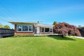 Entire home-3 bedroom home central Hamilton